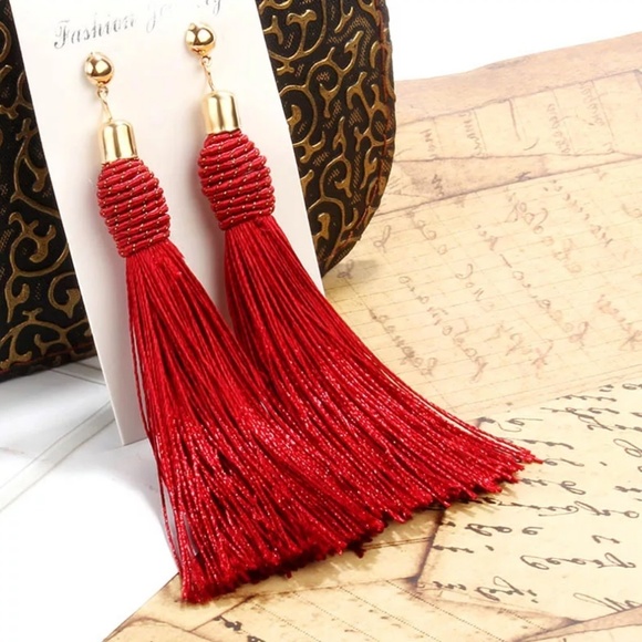 Jewelry - Long tassel earrings
